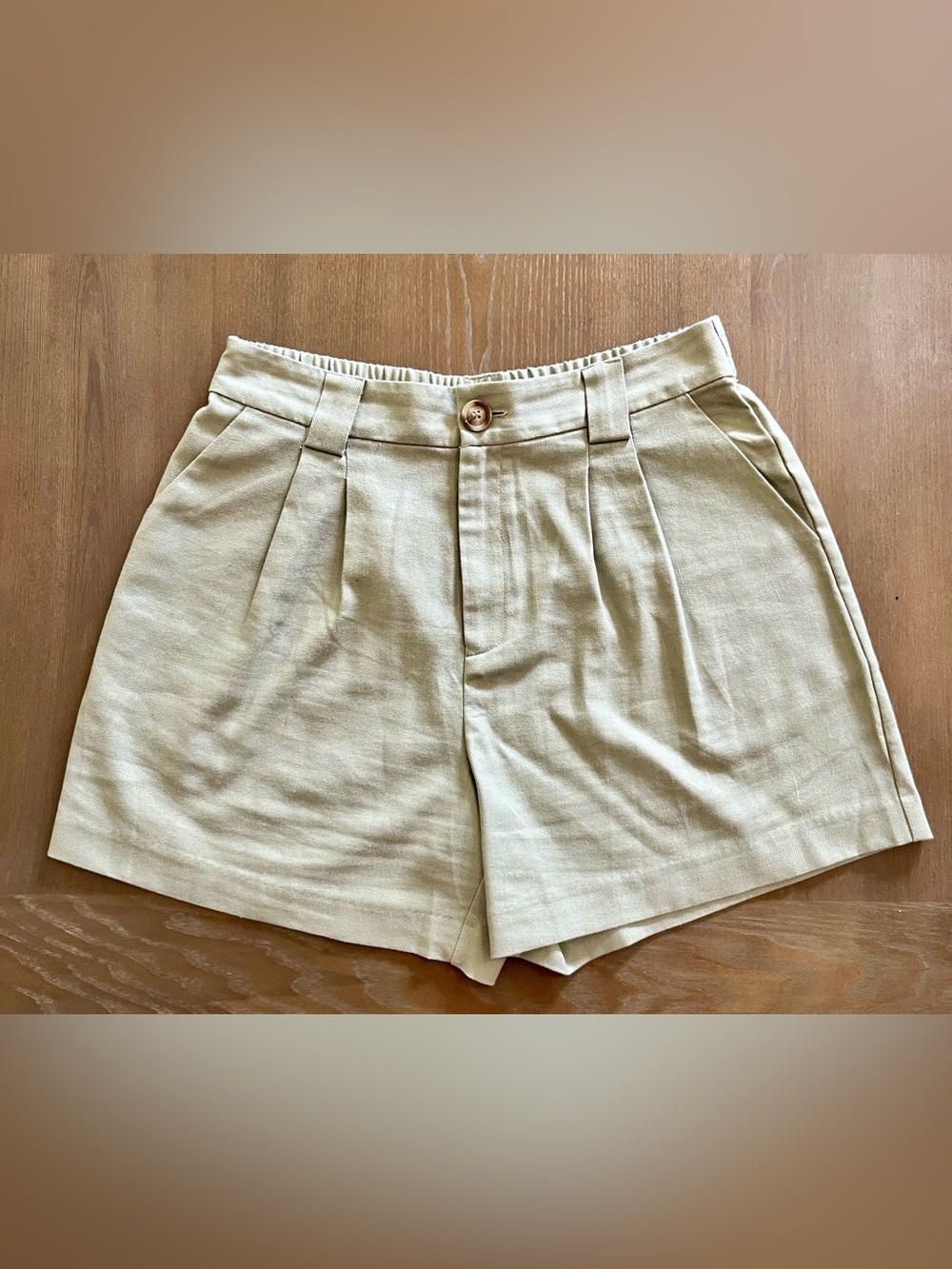 NWT Becool Light Sage Green Pleated Shorts - Women’s Size Large - Picture 2 of 8
